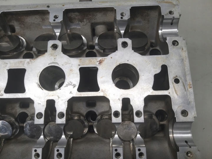 CULASSE MOTEUR GAUCHE 3.0 B V6 ASN AUDI A4 B6 A6 C5 A8 D3 06C103373E