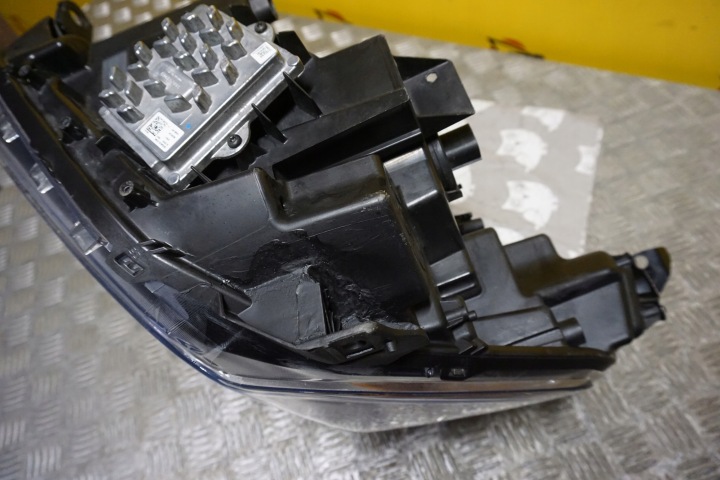 GMC SIERRA 2019 2020- PROJECTEUR PHARE AVANT COMPLET LED DROITE USA