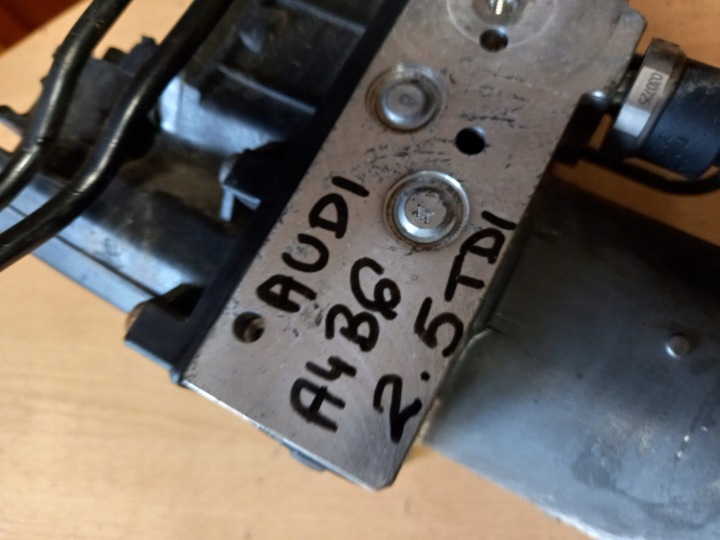 AUDI A4 B6 2.5 TDI POMPE ABS 8E0614517 0265225048