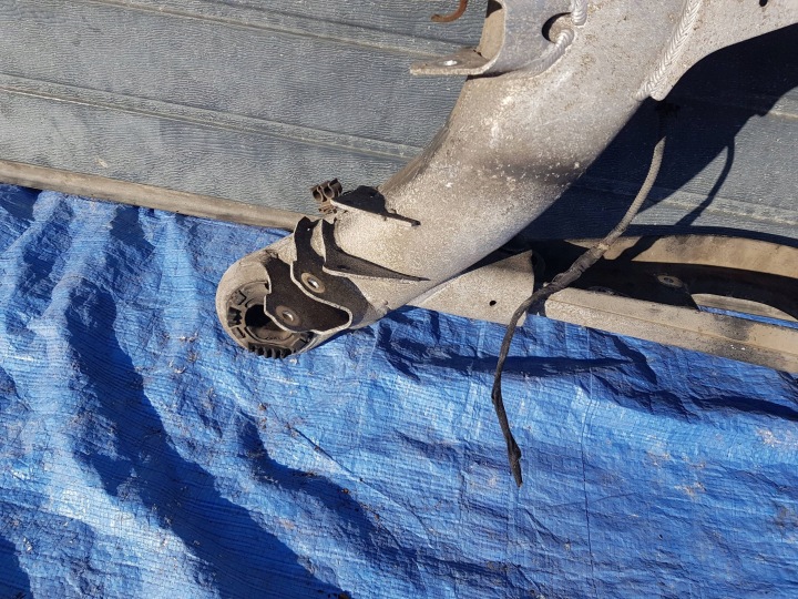 BERCEAU ARRIÈRE MERCEDES SL R230 W230 POUTRE CHÂSSIS CHÂSSIS 2303500600