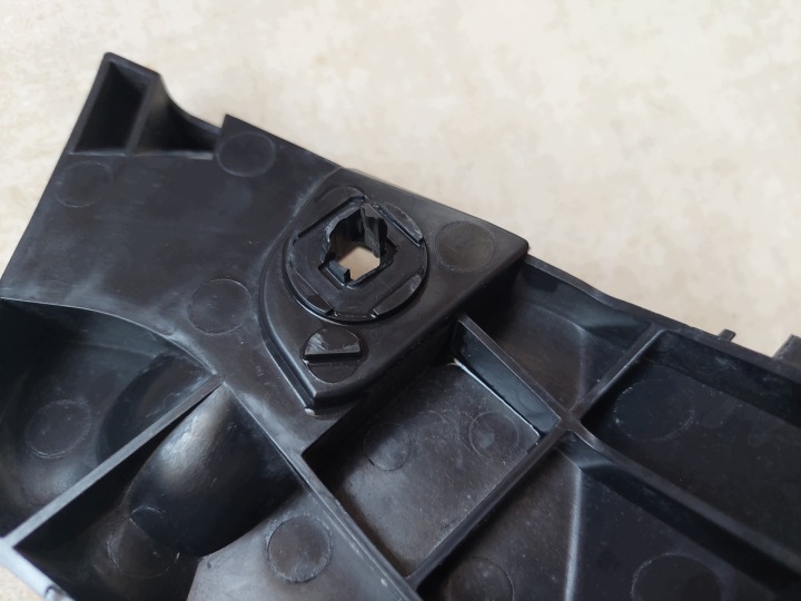 GLISSIÈRE GARDE-BOUE PARE-CHOCS GAUCHE AVANT TOYOTA RAV4 IV LIFT 15-18