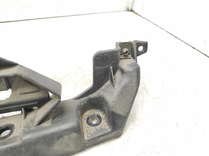 FIXATION AVANT GAUCHE GARDE-BOUE RENAULT LAGUNA III (BT0/1) 631220001R