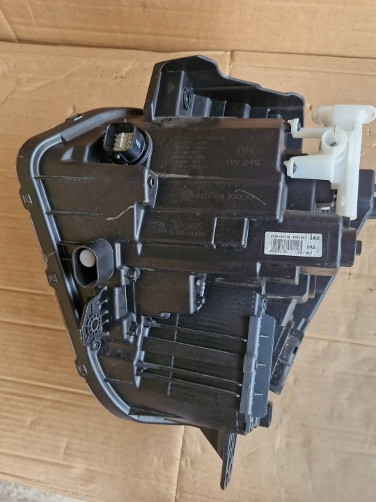 PHARE DROITE HYUNDAI KONA II 92102BEXXX