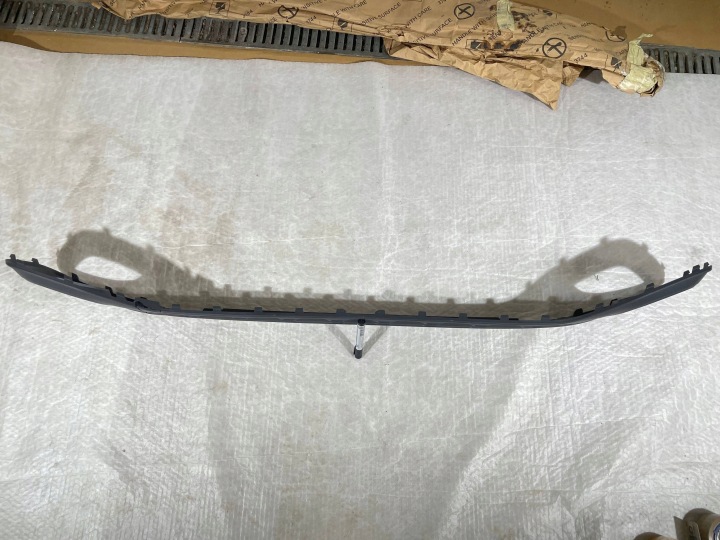 NEUF ORIGINAL VOLKSWAGEN T-CROSS GRILLE INFÉRIEURE PARE-CHOCS AVANT