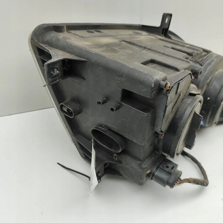 VW CRAFTER 30-50 FURGON 2E_ DROIT AVANT PROJECTEUR 2016