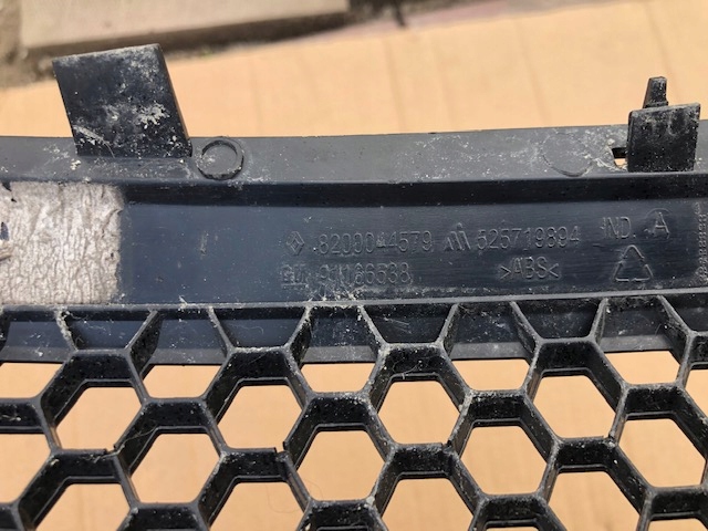 GRILLE PARE-CHOCS GAUCHE RENAULT FRAFIC 8200044579