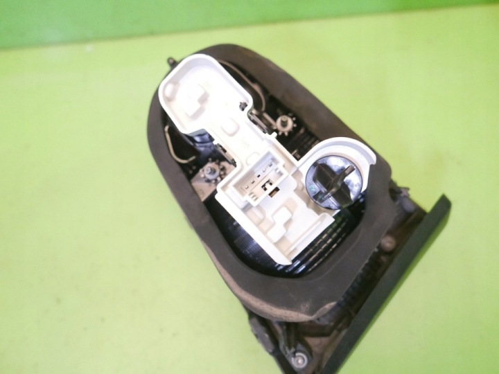 PHARE DROITE ARRIÈRE DANS COUVERCLE DE COFFRE 5G9945094F VALEO VW GOLF VII UNIVERSEL 12-16