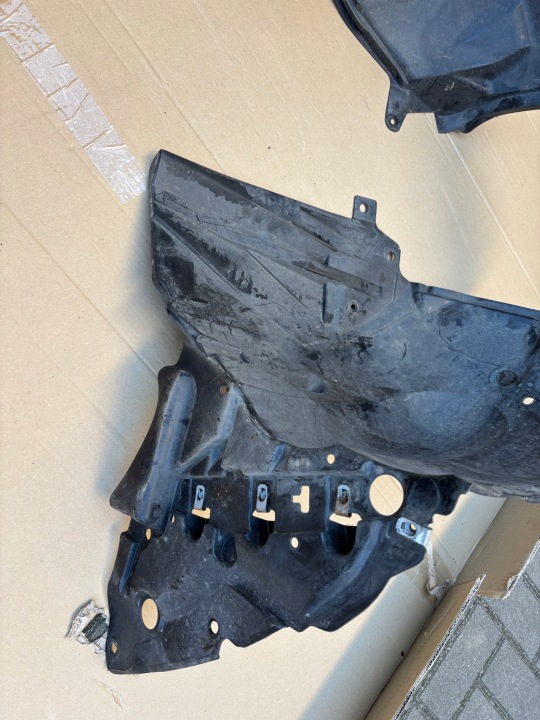 PASSAGE DE ROUE AVANT DROIT NISSAN LEAF II 638425SK0A