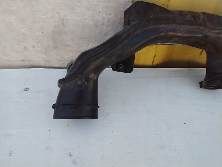 VOLVO V40 2 II 2.0D FIL AIR TUYAU CONDUIT D'AIR RÉSONATEUR 31370135