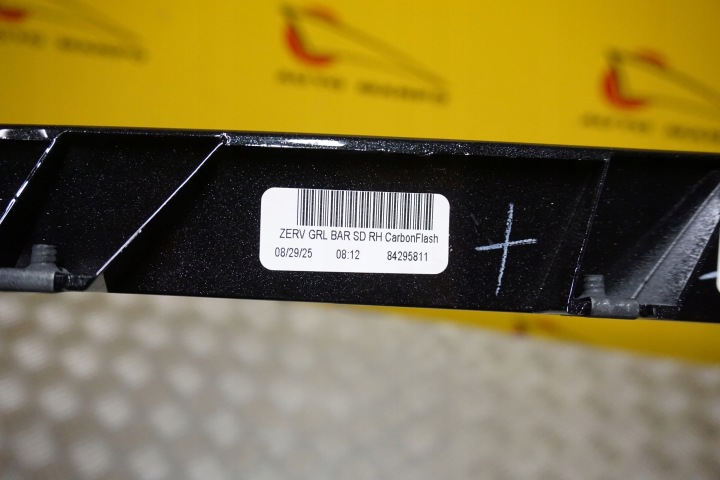CHEVROLET CORVETTE C8 STINGRAY GRILLE AVANT DROIT CARBONE BEZEL CALANDRE USA