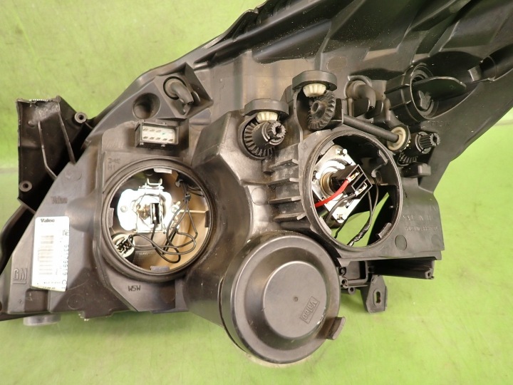 PROJECTEUR DROIT PHARE AVANT OPEL VECTRA C LIFT 06R 93179919 89312325