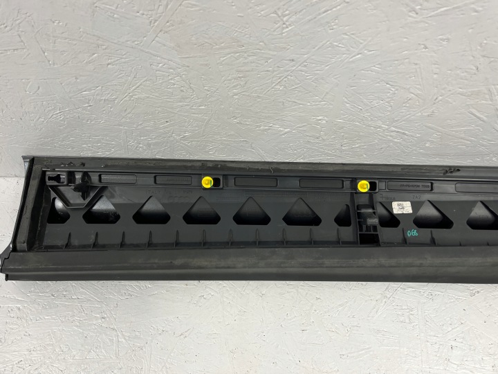 AUDI Q8 SQ8 S-LINE MOULURE SUR PORTES GAUCHE AVANT AVANT 4M8853959D