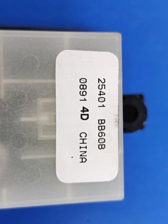 NISSAN QASHQAI J10 PANNEAU COMMUTATEURS BOUTONS VITRE 25401BB60B
