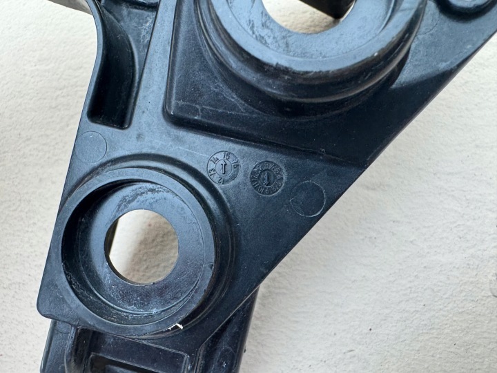 VW GOLF VII 7 14R- GLISSIÈRE FIXATION PARE-CHOCS DROIT ARRIÈRE 5G6807394