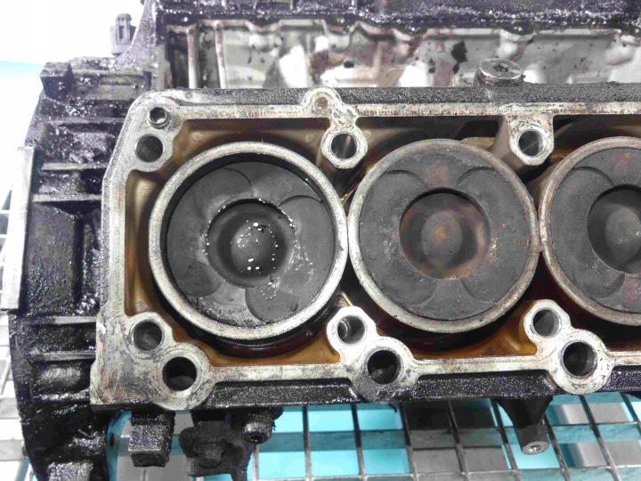 BLOC MOTEUR MERCEDES ML W163 4.0 CDI SUR TABLE
