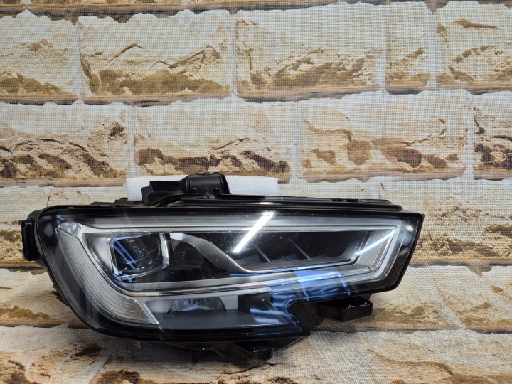 AUDI A3 17' 8V0 941 036 LIFT MATRIX LED EUROPE DROITE