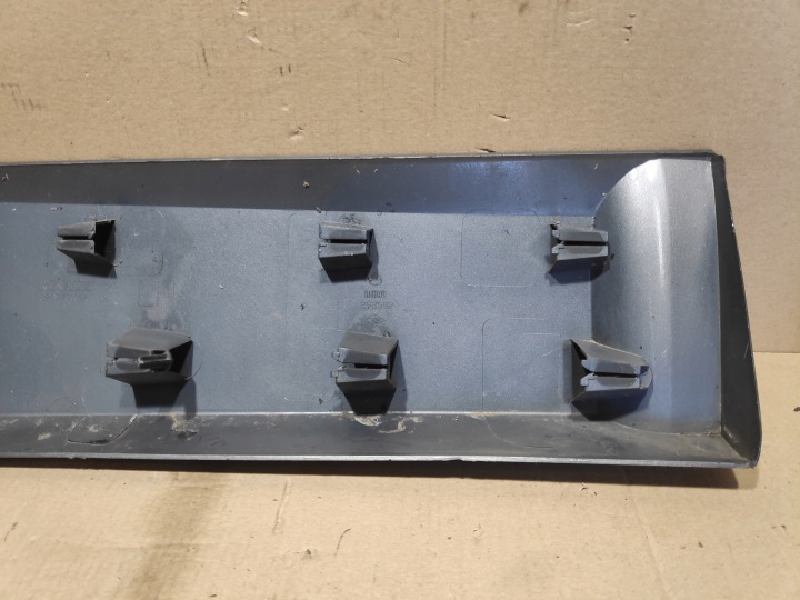 MOULURE PORTES GAUCHE ARRIÈRE GAUCHES ARRIÈRE DÉCORATIVE RENAULT SCENIC III 828770009R