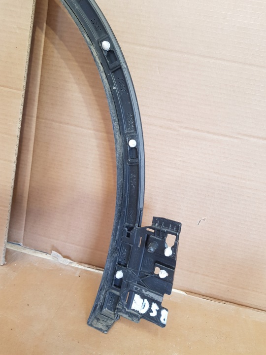 VW TOUAREG III 18- MOULURE SUR AILE DROITE AVANT