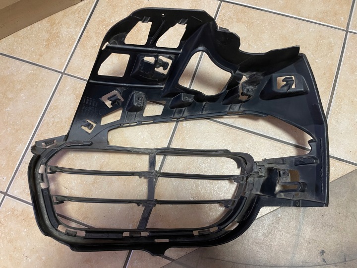 GRILLE DROITE DANS PARE-CHOCS PORSCHE 911 99150556400