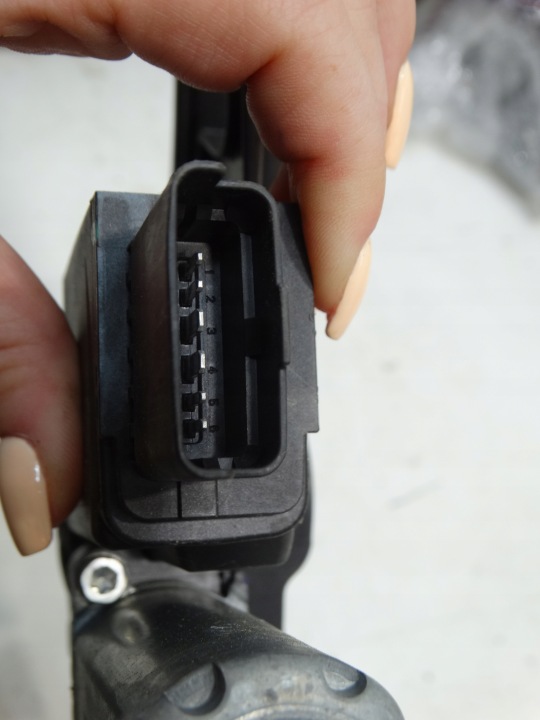 MÉCANISME PETIT MOTEUR VITRES GAUCHE AVANT PEUGEOT 5008 II 23R. 9840196980