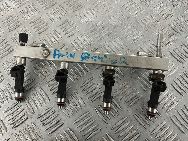 OPEL CORSA D 1.4 A14XER MOULURE INJECTION INJECTEURS 0280158181 55572731