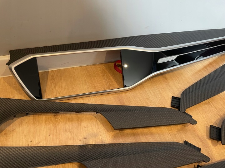 AUDI A6 C8 DÉCORS CONSOLES PORTES CARBONE ENSEMBLE