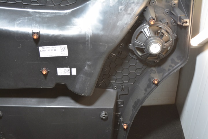MERCEDES SPRINTER W907 W910 COLLECTEUR PORTES DROIT AVANT EUROPE A9077201700
