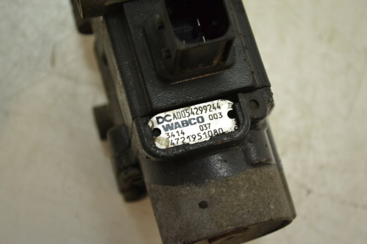 SOUPAPE MODULATEUR ABS EBS MERCEDES AXOR ATEGO ACTROS A0054299244