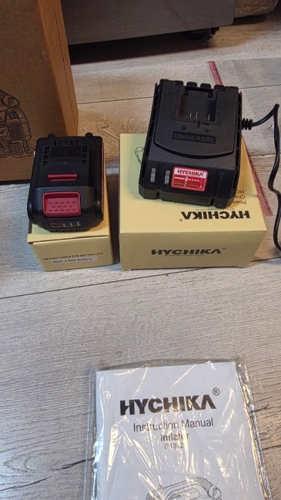 HYCHIKA PRZENOSNA COMPRESSEUR COMPRESSEUR POWIETRZA18V AKUMULATOROWA 160PSI