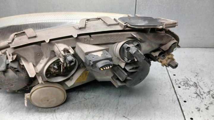 PROJECTEUR DROIT MERCEDES VANEO W414 01-05R 1.7CDI A4148200161