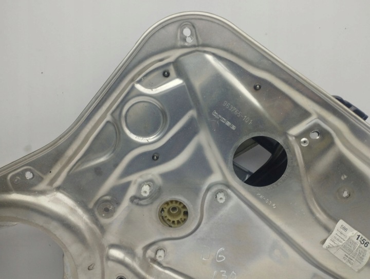 MERCEDES-BENZ C W204 2009 MÉCANISME VITRES ARRIÈRE SANS MOTEUR A2047330808
