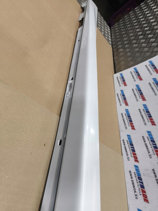 BMW G16 F93 M8 MODULE MOULURE SEUIL GAUCHE MINERALWEISS A96 8090417