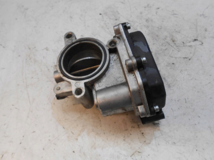 AUDI A3 8P PAPILLON DES GAZ HITACHI 2508508