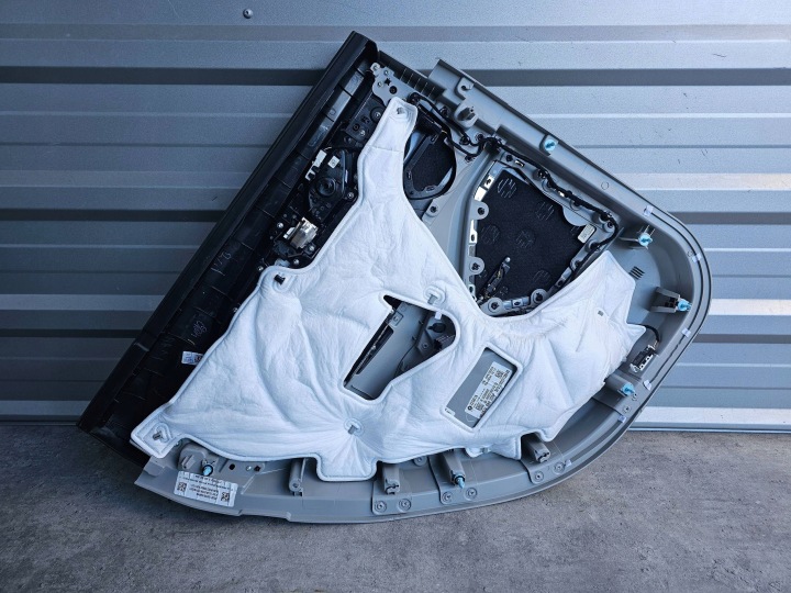 JEEP GRAND CHEROKEE WL COURT GARNITURE COLLECTEUR PORTES DROIT ARRIÈRE 6SZ36SA5AD