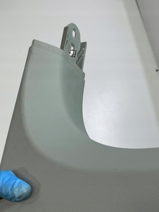 PROTECTION MONTANTS GAUCHE MILIEU A8 D4 COULEUR GRISE PARFAITE