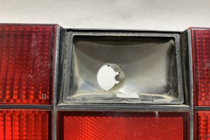 PHARE DROITE ARRIÈRE VOLVO 340-360 (343, 345) 297002 1988