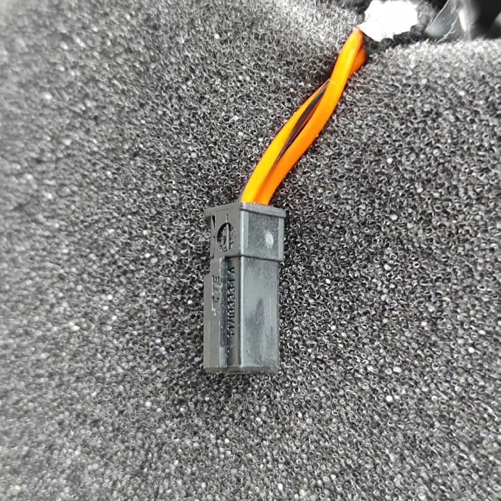 COLLECTEUR AVANT GAUCHES PORTES MASERATI QUATTROPORTE VI 105804245CL 34804730