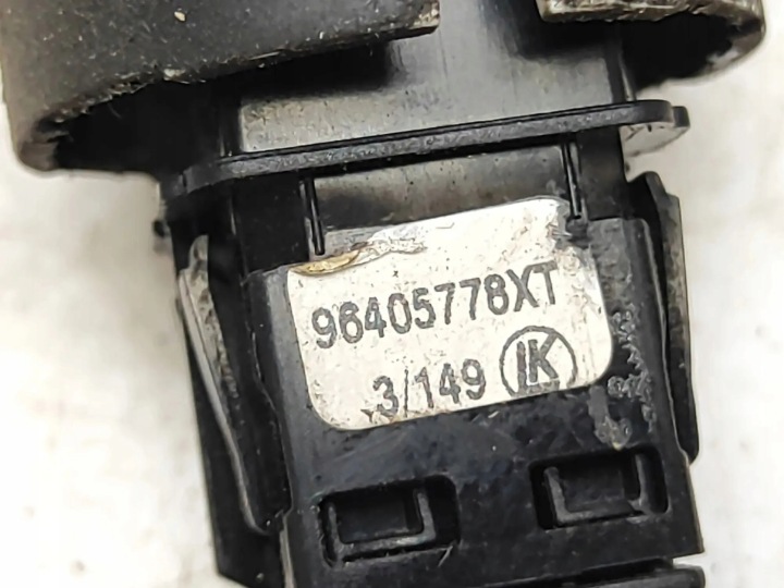 BOUTON D'URGENCE CITROËN C3 PLURIEL HAYON 96405776KR 1.6L GASOLINE 80KW