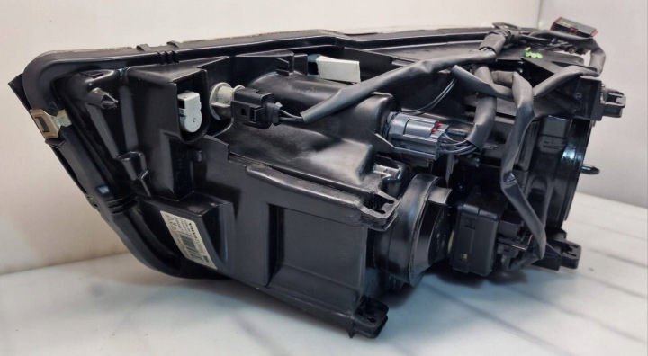 PROJECTEUR GAUCHE CÔTÉ VOLVO XC90 31290892