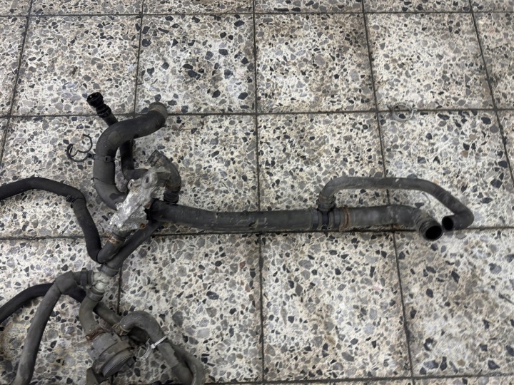 TUYAU DE DÉRIVATION TUBES CONDUITES DE DÉRIVATION EAU POMPE CIRCULATION RENAULT MASTER 3 III 2.3 DCI BITURBO
