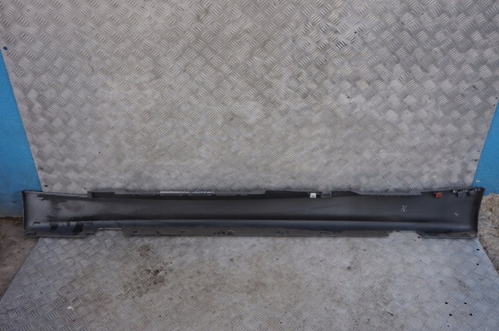 BMW 1 E87 REVÊTEMENT SEUIL DROIT QUARZBLAU A18