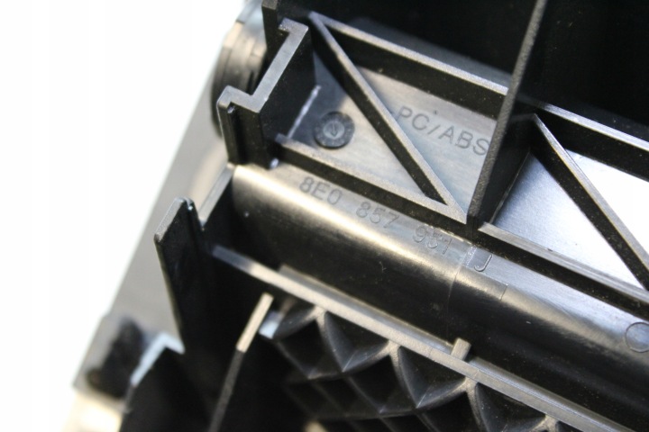 CENDRIER AVANT AVANT AUDI A4 B6 B7 8E0 2000-2008 8E0857951J