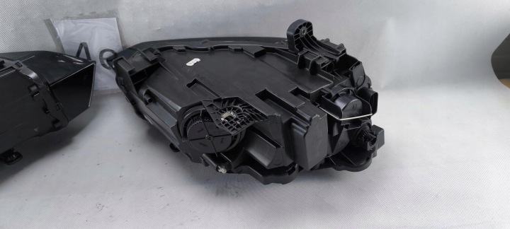 AUDI Q2 81A GAUCHE DROIT PROJECTEUR PHARE ORDINAIRE 81A941003 81A941004