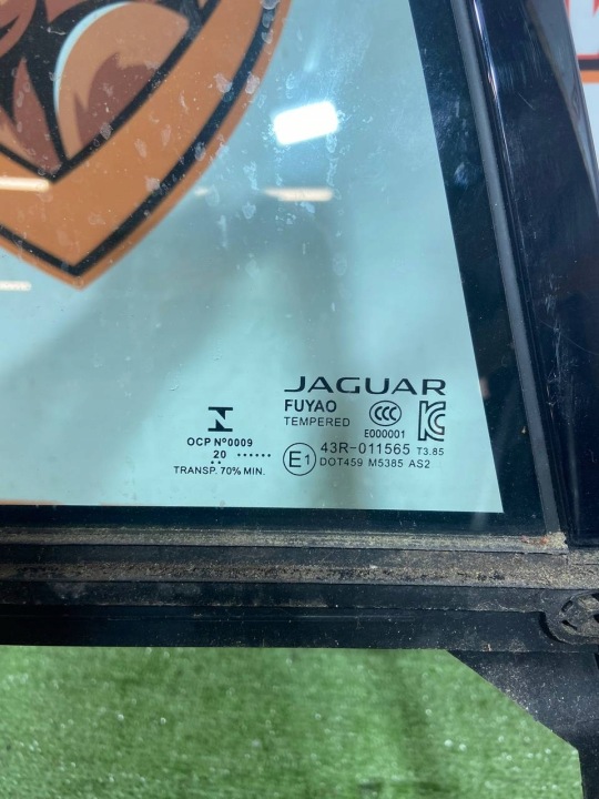 VITRE DE PORTIÈRE ARRIÈRE DROITE JAGUAR I-PACE X590 J9D3-25828-AD