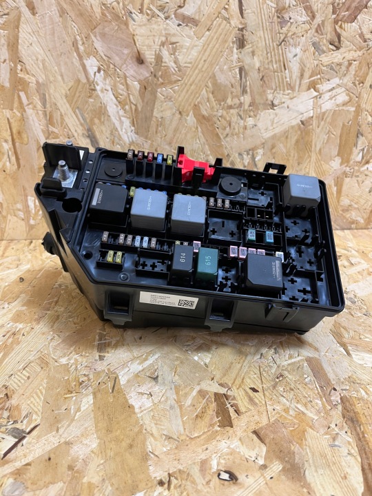 BOÎTE CHÂSSIS FUSIBLES VOLVO XC40 2.0 MILD HYBRID 32331868 2025 ANNÉE