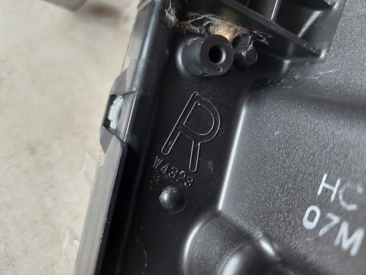 PHARES ANTIBROUILLARD CLIGNOTANT DROIT MITSUBISHI ECLIPSE CROSS