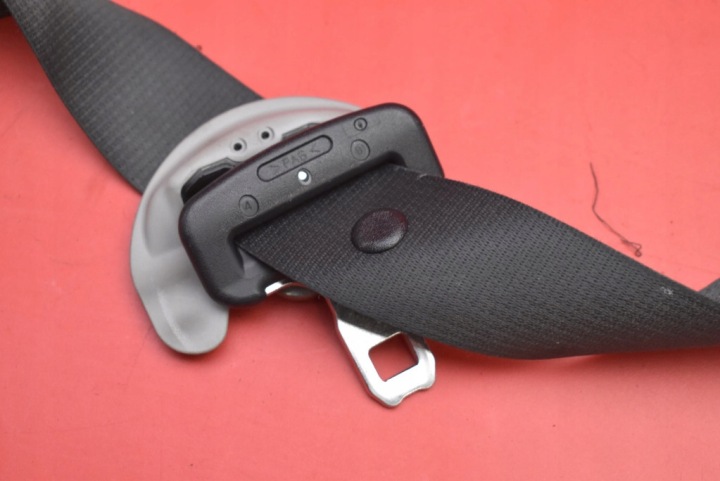 CEINTURE DE SÉCURITÉ DROIT AVANT TENDEUR 7P3100-P TOYOTA AVNESIS T27 15-10