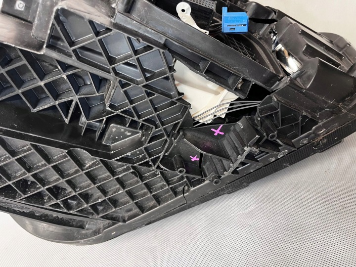 PHARE GAUCHE AVANT MERCEDES W247