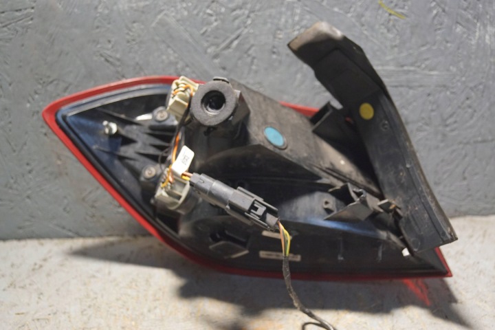 FORD FIESTA MK8 PHARE DROIT ARRIÈRE (S2244)