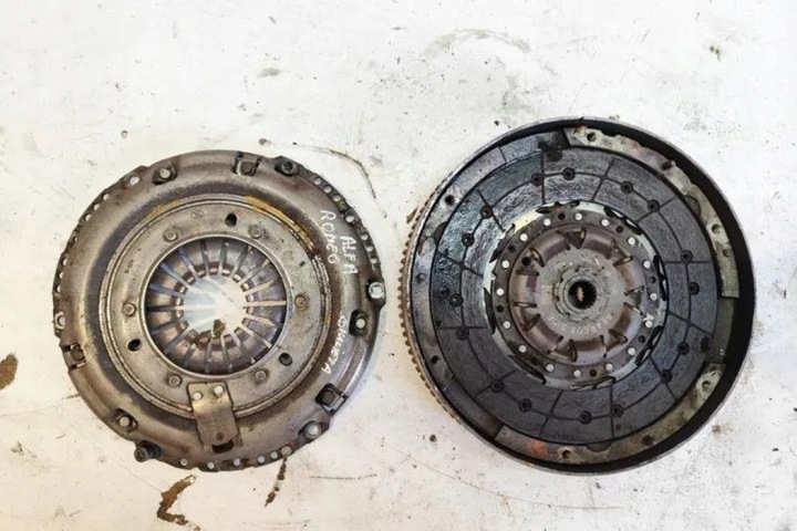 ENSEMBLE ADHÉRENCE ALFA ROMEO GIULIETTA (940_) 324070410 2.0L DIESEL 110KW